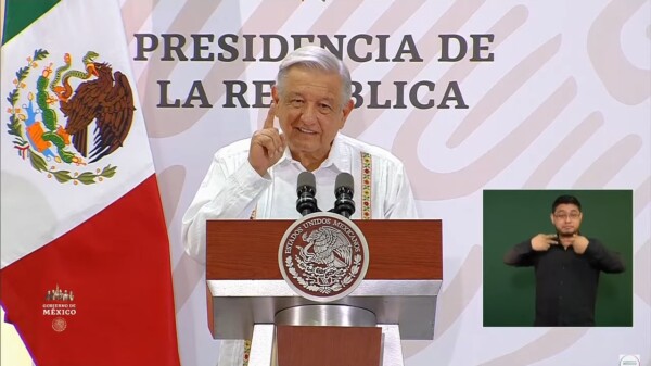 Ningún maestro ganará menos de 16 mil pesos mensuales: AMLO