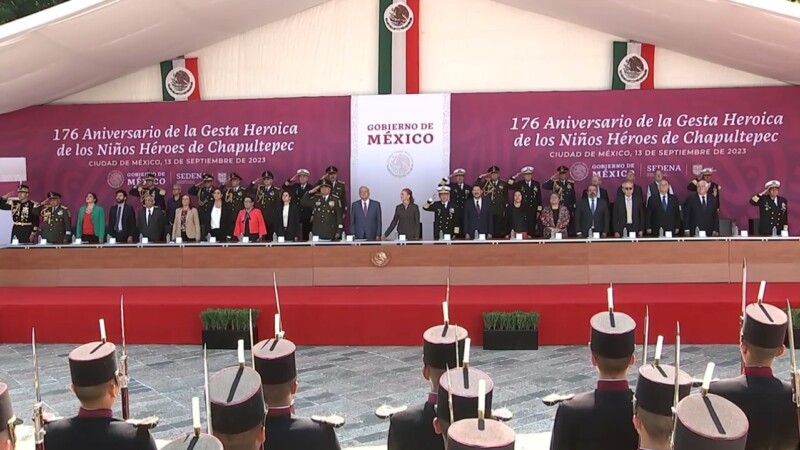 Honra AMLO a Niños Héroes sin el Poder Judicial ni Legislativo