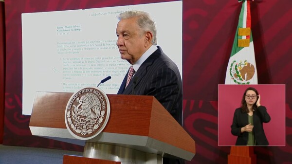 La prioridad es encontrar a los 43 normalistas: AMLO