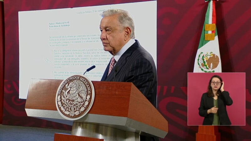 La prioridad es encontrar a los 43 normalistas: AMLO