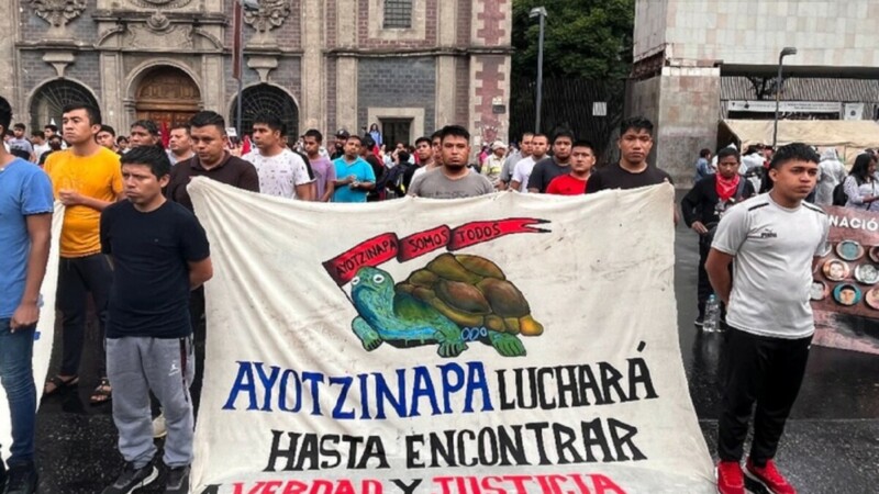 Revela NYT 23 mil mensajes de texto sobre caso Ayotzinapa