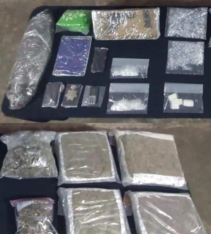 Capturan a dos narcomenudistas armados en Villas Otoch Paraíso; les aseguraron 237 dosis de crack, 106 dosis de marihuana, 81 de cristal y cocaína.