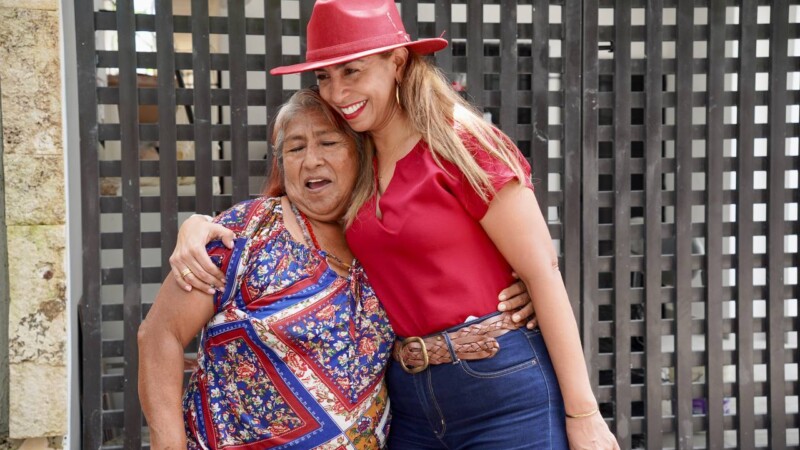 Visita Marybel Villegas a tianguistas de la R-102 y expresan inquietudes