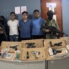 Detienen con drogas y armas a miembros de un grupo criminal en Cancún.