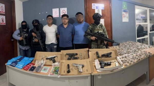 Detienen con drogas y armas a miembros de un grupo criminal en Cancún.