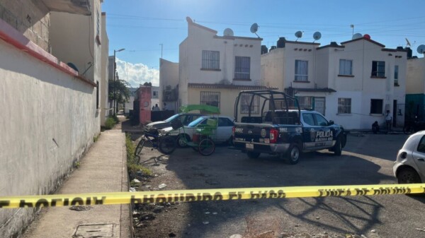 Ejecutan a un sujeto en Villas Otoch Paraíso y le dejan narcomensaje