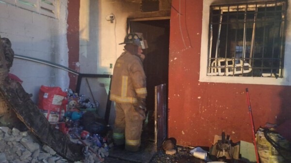 Vecinos héroes de Tierra Maya, sofocan un incendio y salvan mascotas