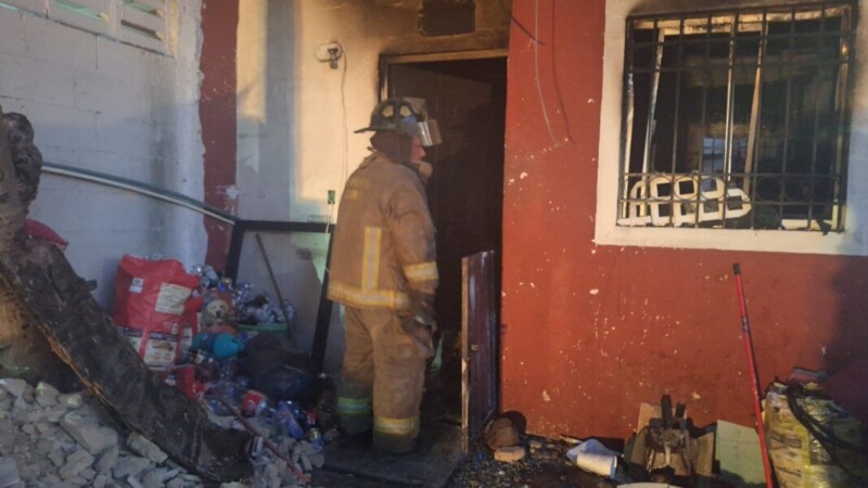 Vecinos héroes de Tierra Maya, sofocan un incendio y salvan mascotas