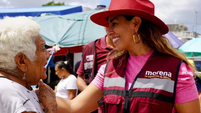 Marybel Villegas recorre el tianguis de la Región 94 de Cancún