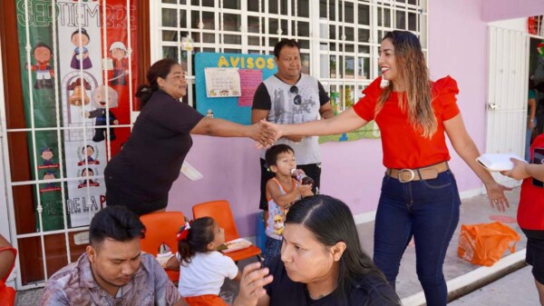 Marybel Villegas visita el jardín de niños "Malinalli" e invita a preservar las tradiciones patrias