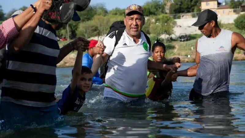 Rebasó a México y EU la ola migratoria, advierte Bárcena