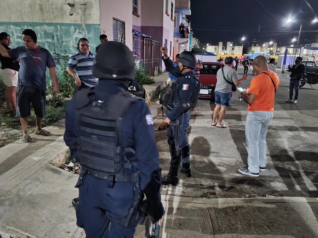 Muere en el hospital un sujeto baleado en su auto en Villas Otoch Paraíso en Cancún; los hechos se registraron en los primeros minutos de hoy.