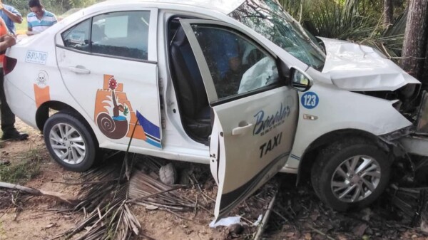 Muere taxista de Bacalar en un fuerte choque en la entrada a Chetumal