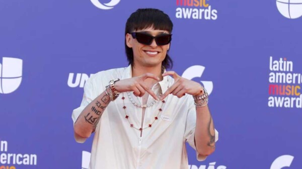 Peso Pluma reacciona a las narcomantas en Tijuana