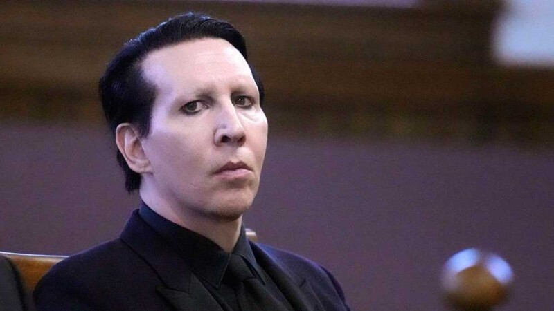 Sentencian a Marilyn Manson por sonarse nariz sobre camarógrafa