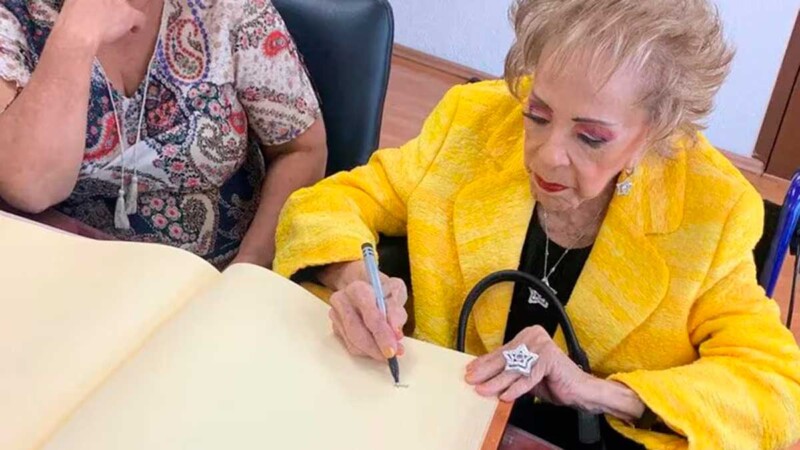 Silvia Pinal registra su nombre ante el IMPI