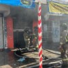 Sofocan bomberos incendio en una ferretería en la Supermanzana 516