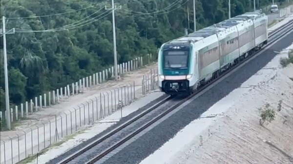 Realiza AMLO primer recorrido a bordo del Tren Maya