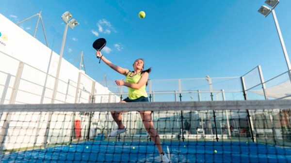 ¿Cómo equiparse para jugar al pádel?