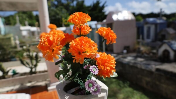 Día de Muertos: Amplían horarios en los panteones de Cancún