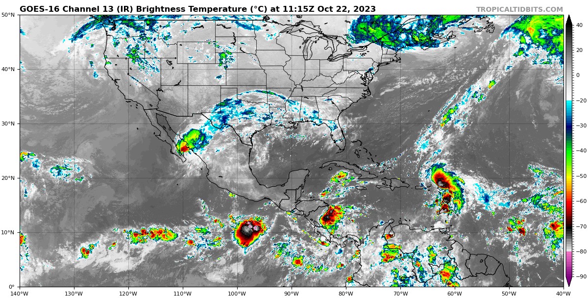 Pronóstico del clima para hoy domingo 22 de octubre 2023 en Quintana Roo; cielo medio nublado durante el día y sin lluvia en la región.