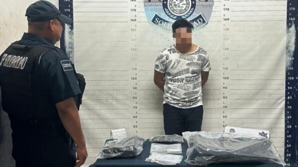 Detienen a adolescente por robar su bolso a una mujer en Playa del Carmen