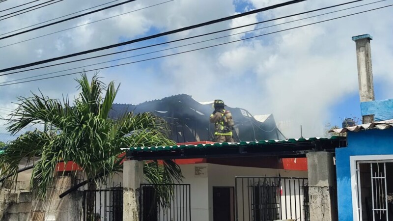 Arrasa el fuego con un bazar en la Supermanzana 92 de Cancún