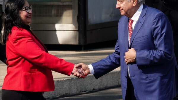 Pide AMLO a ministros explicar por qué ganan $700 mil mensuales