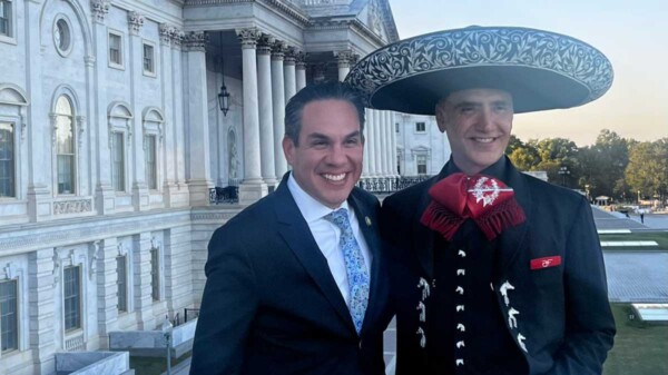 Alejandro Fernández recibe homenaje en el Capitolio