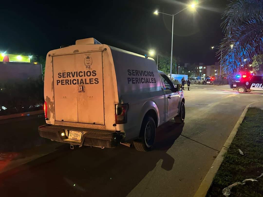 Asesinan a tiros a guardia de seguridad en fraccionamiento de Playa del Carmen; al parecer realizaba su rondín cuando lo atacaron.