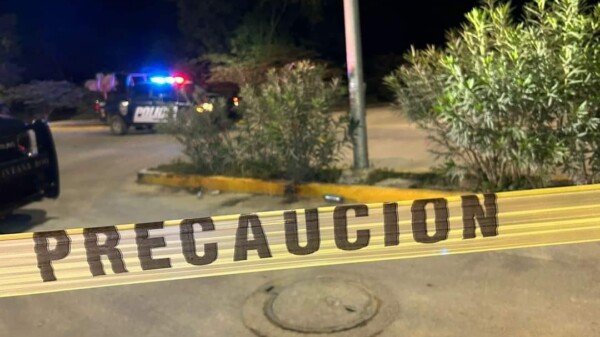 Asesinan a tiros a guardia de seguridad en fraccionamiento de Playa del Carmen.
