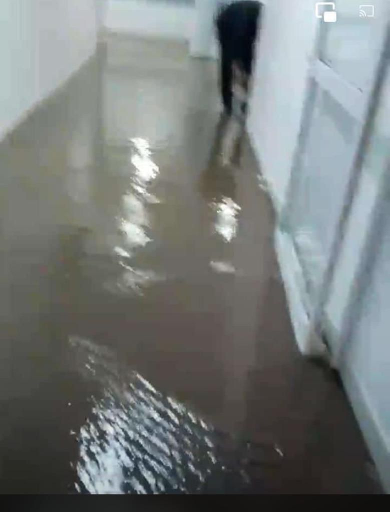 Hospital regional de Autlán de Navarro, Jalisco, resultó inundado.