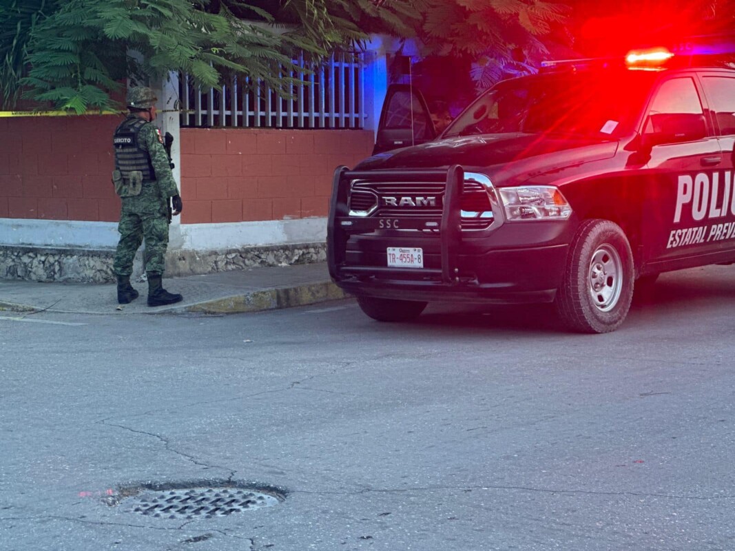 Balean a madre e hijo en una riña en la Gonzalo Guerrero de Playa del Carmen; el presunto agresor fue detenido por la policía.
