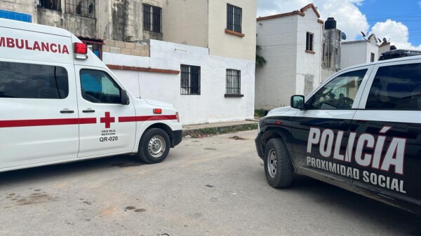 Balean policías municipales a un sujeto en Villas Otoch Paraíso