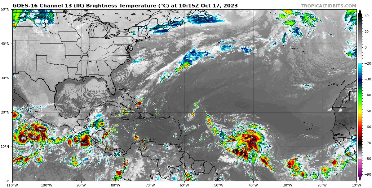 Pronóstico del clima para hoy martes 17 de octubre en Quintana Roo; cielo medio nublado a nublado durante el día con chubascos en la entidad.