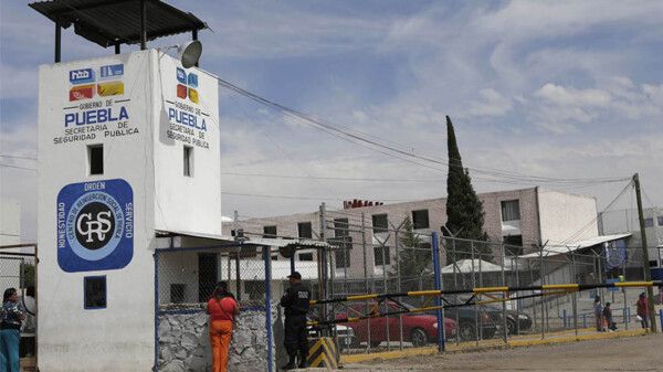 Liberan a preso con proceso pendiente en cárcel de Puebla, ya investigan