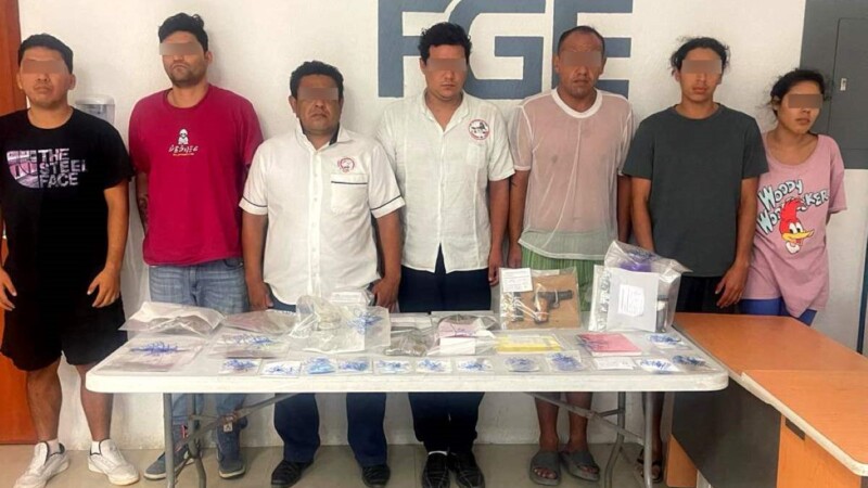 Decomisan drogas, un arma y detienen a siete durante un cateo en Tulum