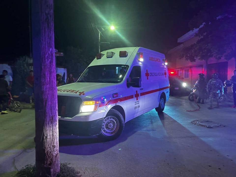 Deja tres muertos y dos heridos ataque armado en Tulum; sicarios dispararon contra una vivienda en la calle Luna, entre Júpiter y Omega Sur.