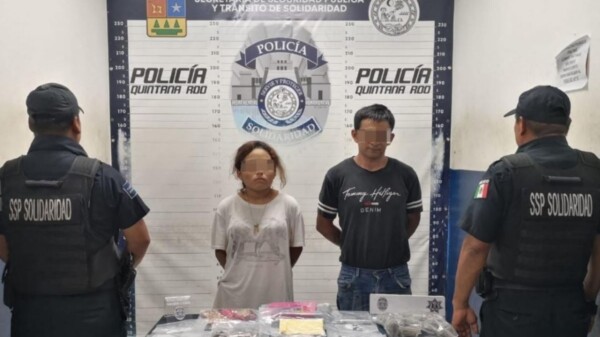 En Playa del Carmen detienen a pareja con 164 dosis de diversas drogas.