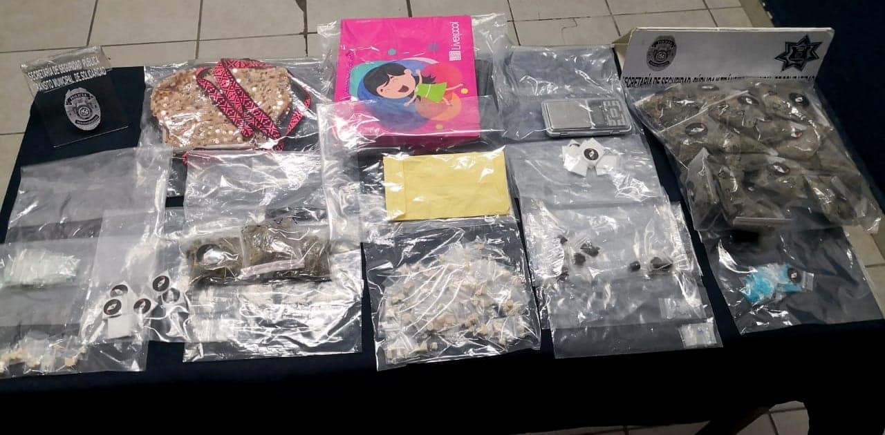 En Playa del Carmen detienen a pareja con 164 dosis de diversas drogas; a Yulma "N" y Saúl “N" les decomisaron metanfetaminas y otros enervantes.