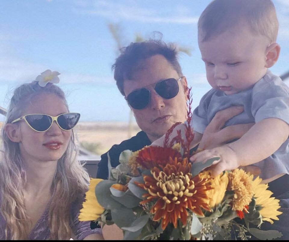 Grimes demanda a Elon Musk por impedir que vea a su hijo