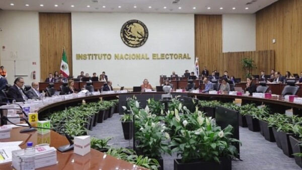 Solicitan en el INE votar de nuevo iniciativa de paridad