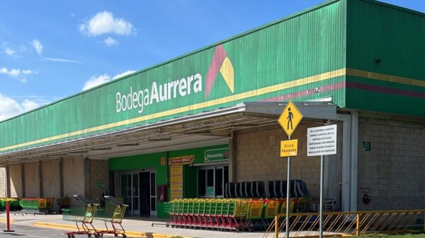 Intentan robar caja fuerte de un supermercado de la avenida Kabah en Cancún.