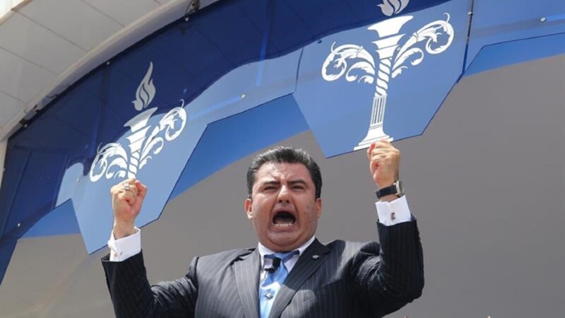 Acusan a Naasón Joaquín de poseer pornografía infantil