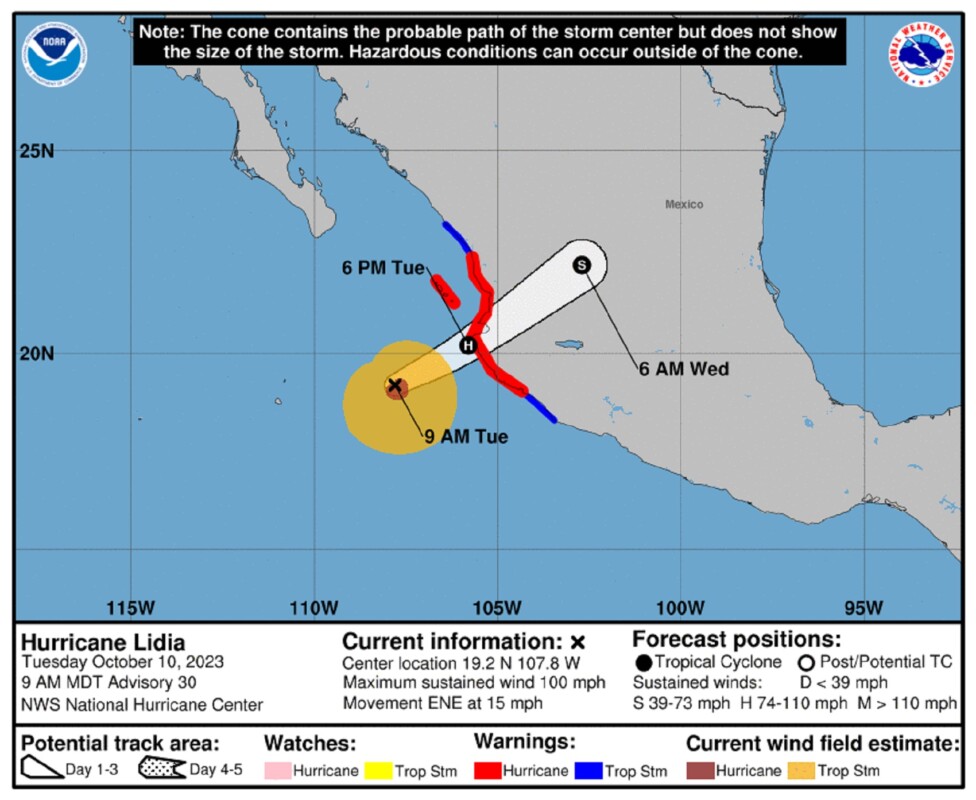 Esta imagen de satélite proporcionada por NOAA a las 8 a.m. E.T del martes 10 de octubre de 2023 muestra el huracán Lidia en el Océano Pacífico acercándose a Puerto Vallarta, México. (NOAA, vía AP)