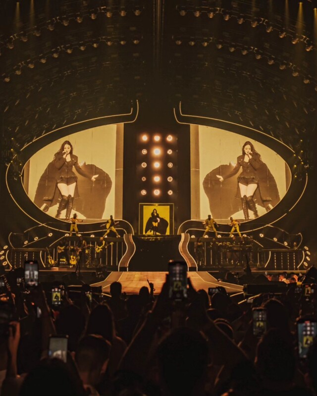 Maite Perroni responde a que parece la 'corista' de Anahí en tour de RBD