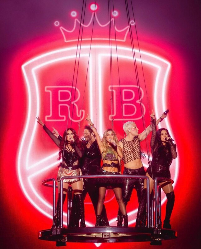 Maite Perroni responde a que parece la 'corista' de Anahí en tour de RBD