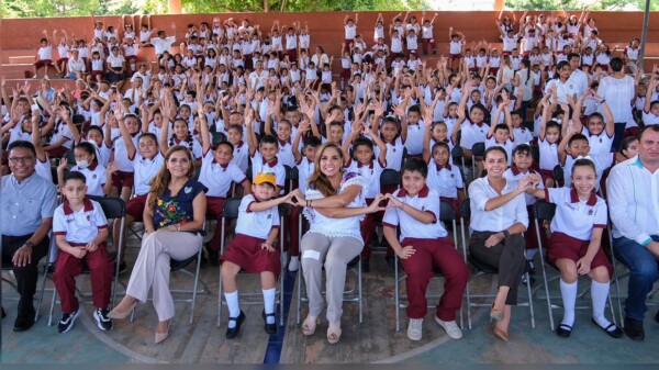 Implementa Mara Lezama clases de inglés en escuelas públicas en un acto de justicia social