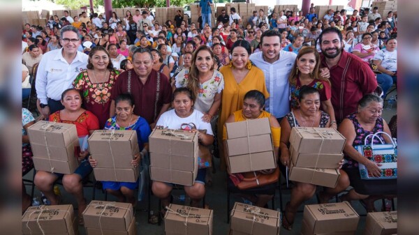 Mujeres artesanas reciben apoyos de Mara Lezama para impulsar su arte