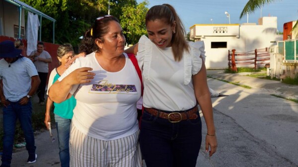 Marybel Villegas visita a los vecinos de Villas Del Mar III